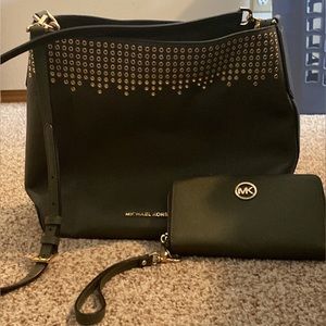 Michael Kors purse & matching wristlet